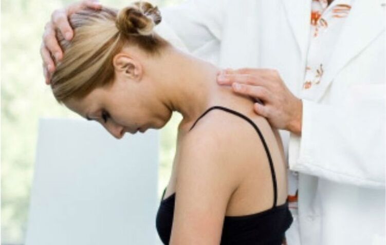 To determine osteochondrosis of the spine, the doctor conducts a visual examination