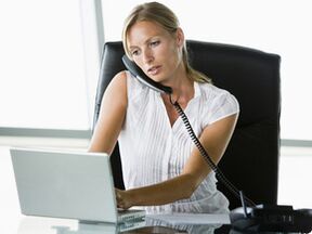 Catching a sedentary and holding the phone shoulder - Causes of cervical osteocondrosis