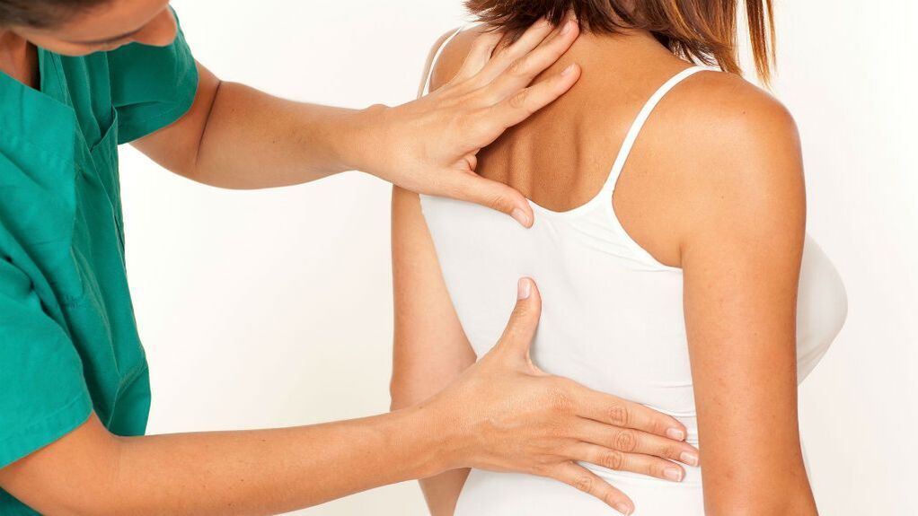 Examination by a doctor for thoracic osteochondrosis